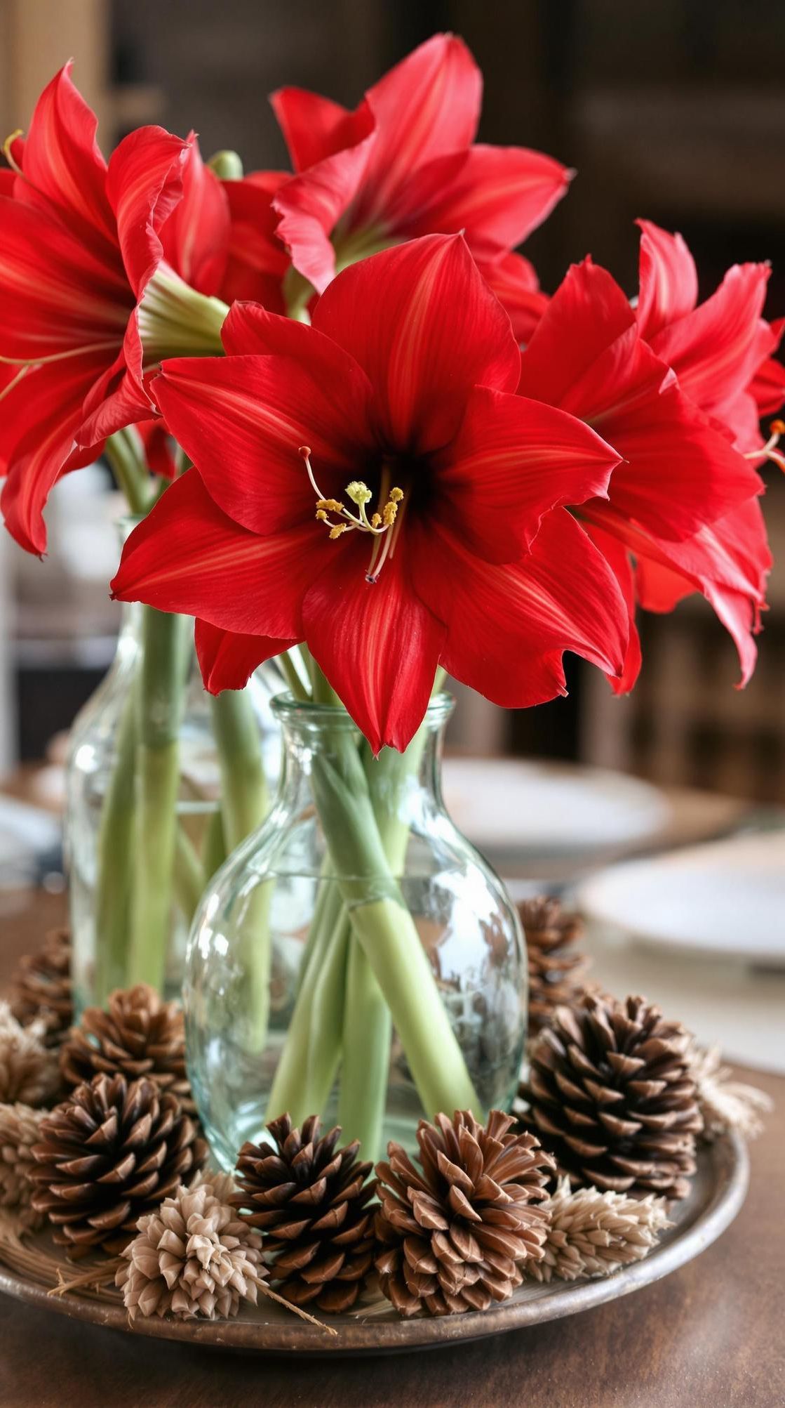 15 New Winter Floral Arrangements For Stunning Centerpieces 6 2. Elegant Winter Amaryllis Centerpieces-1
