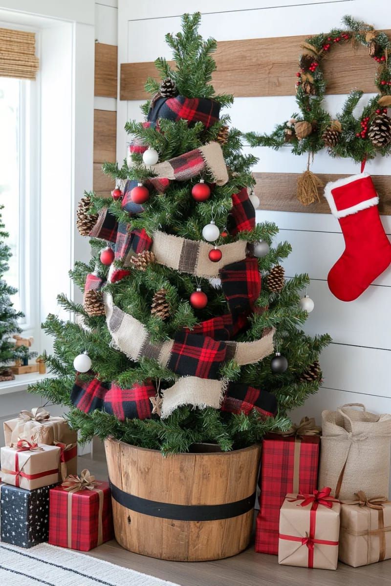 31 Cozy Rustic Decor Ideas for a Warm Xmas 17 diy fabric scrap garland in buffalo plaid and muslin for a cozy tree 1
